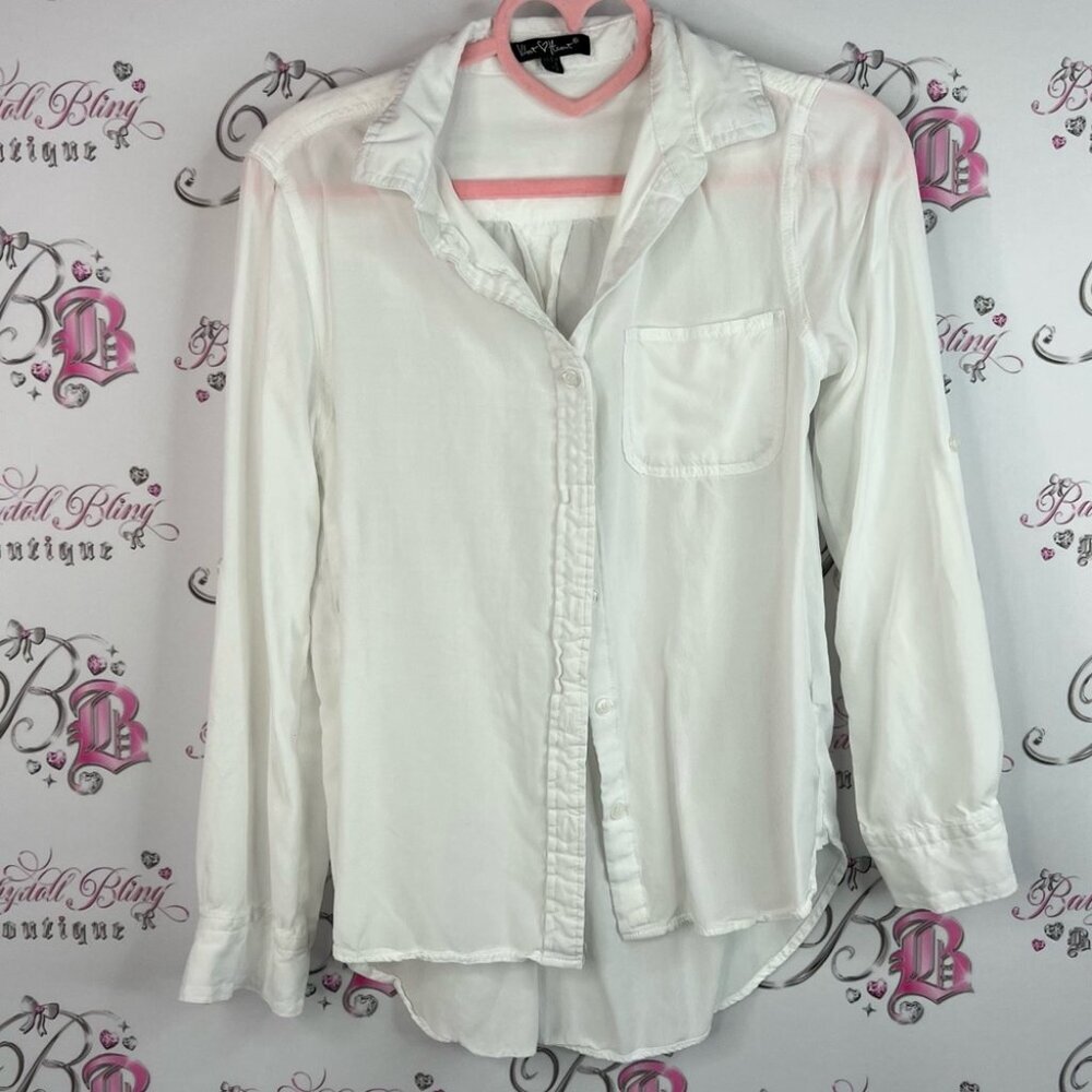 Velvet Heart button up shirt long sleeve pocket buttons Crisp White Blouse
